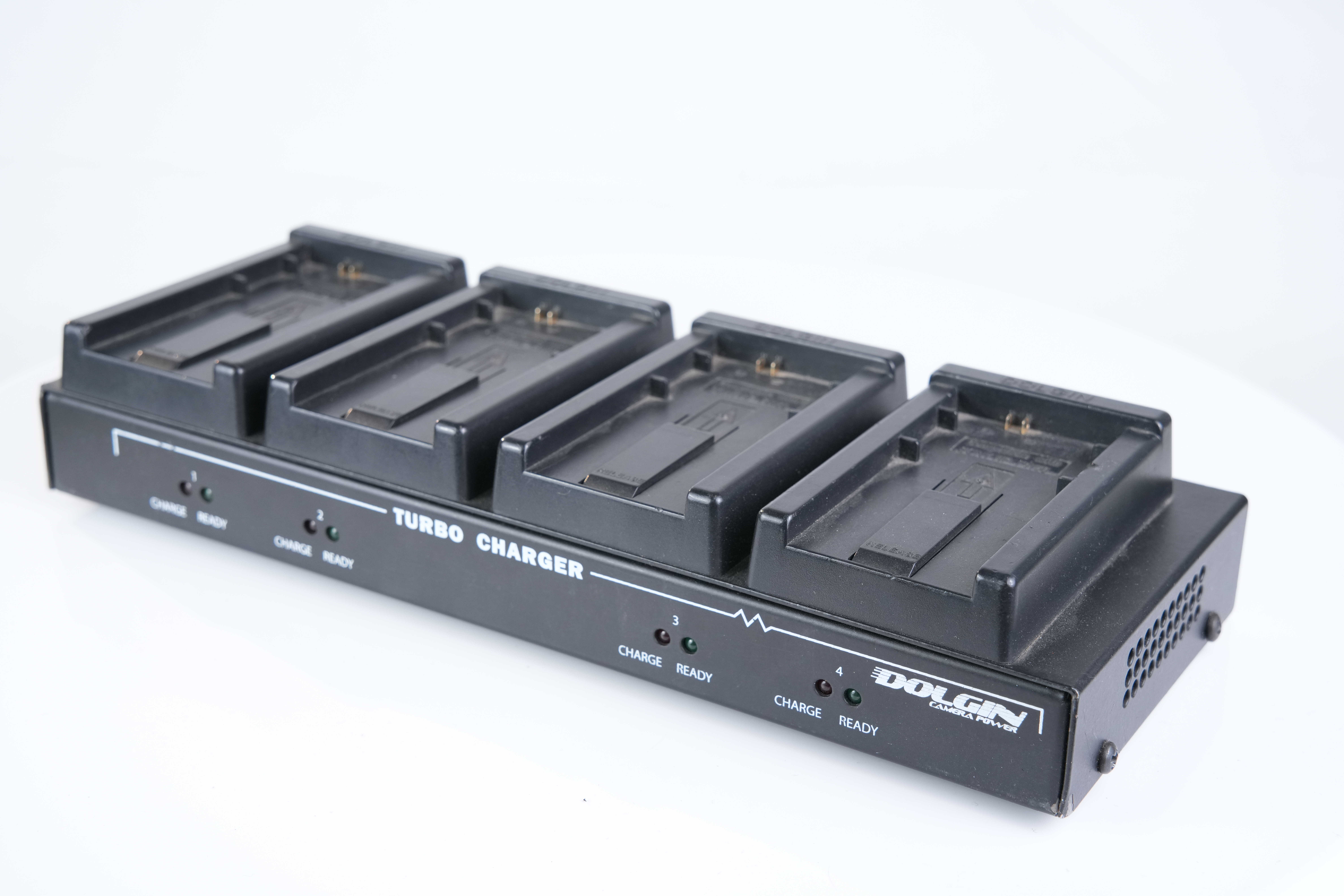 Зарядное устройство Dolgin на 4 аккумулятора Sony NP-FW50 в магазине RentaPhoto.Store